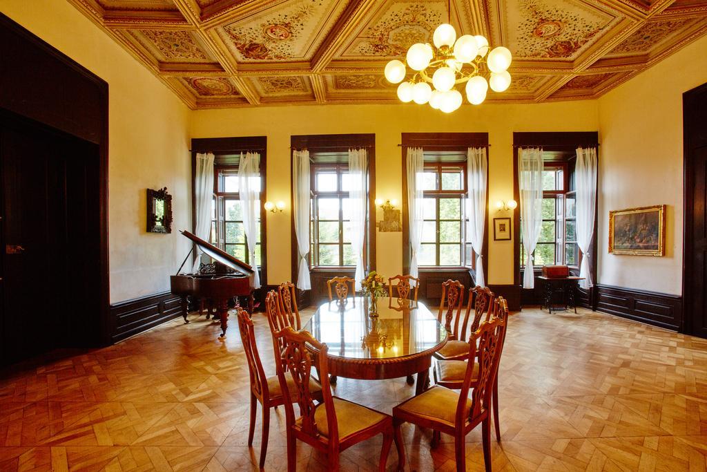 Chateau Hostacov Hotel Buitenkant foto