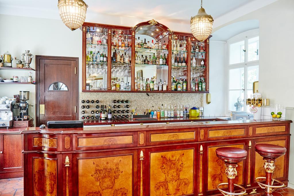 Chateau Hostacov Hotel Buitenkant foto