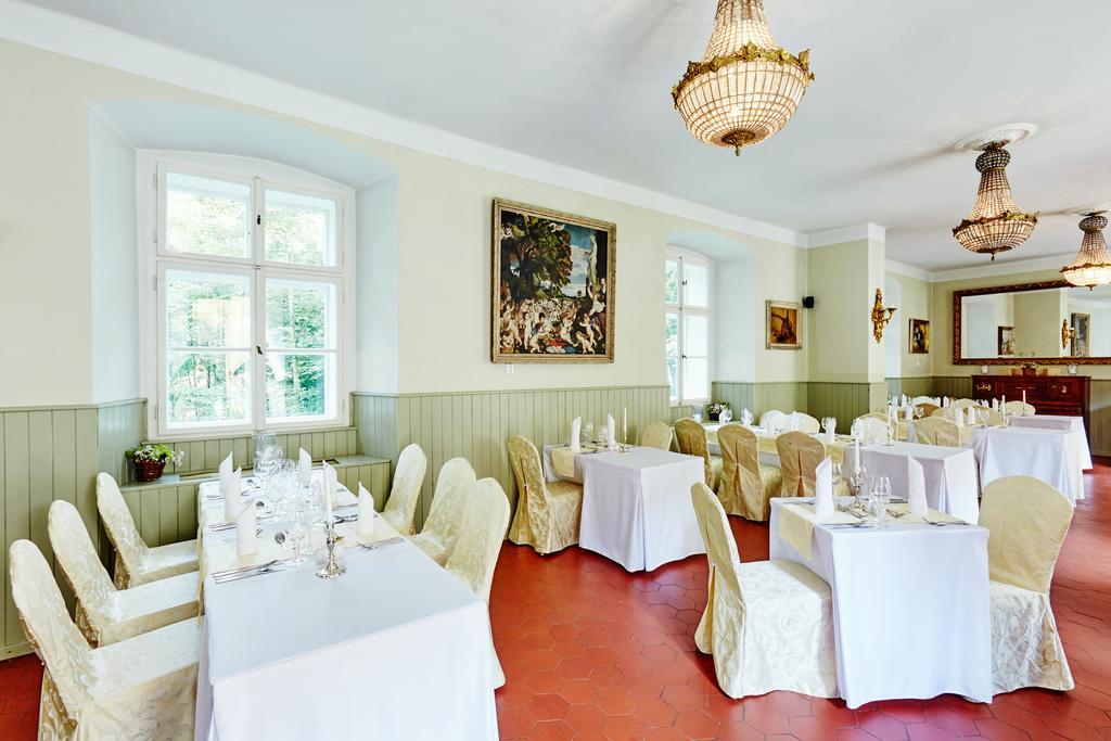 Chateau Hostacov Hotel Buitenkant foto