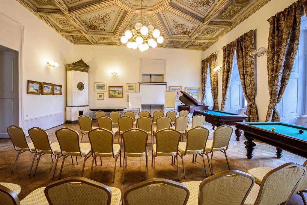 Chateau Hostacov Hotel Buitenkant foto