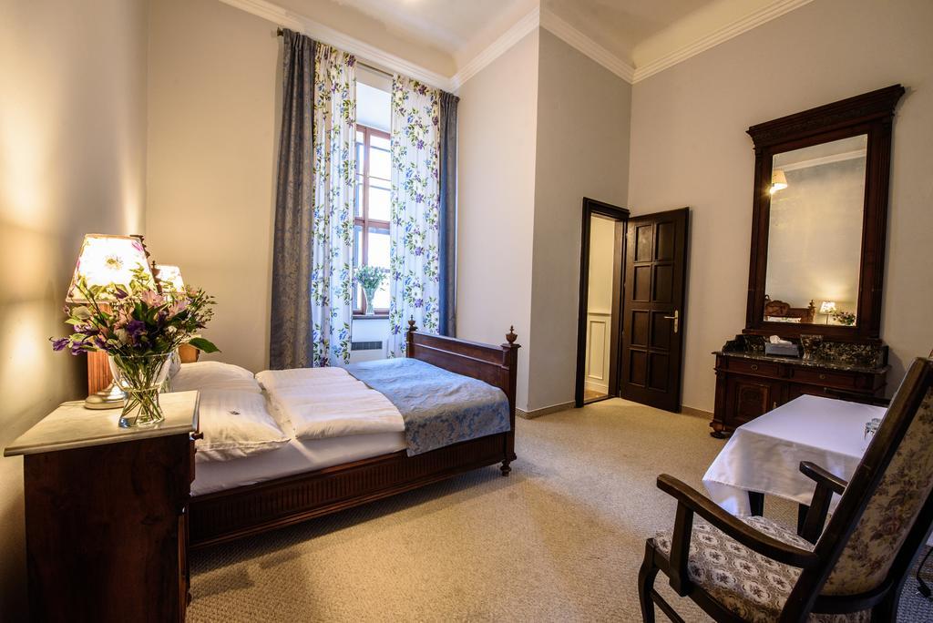 Chateau Hostacov Hotel Kamer foto