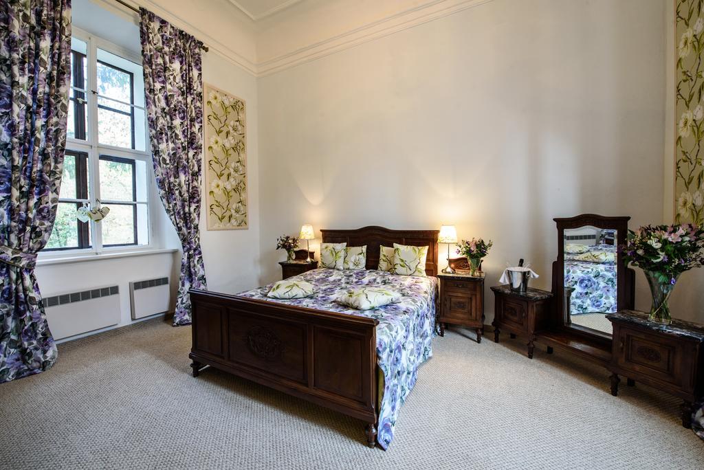 Chateau Hostacov Hotel Buitenkant foto