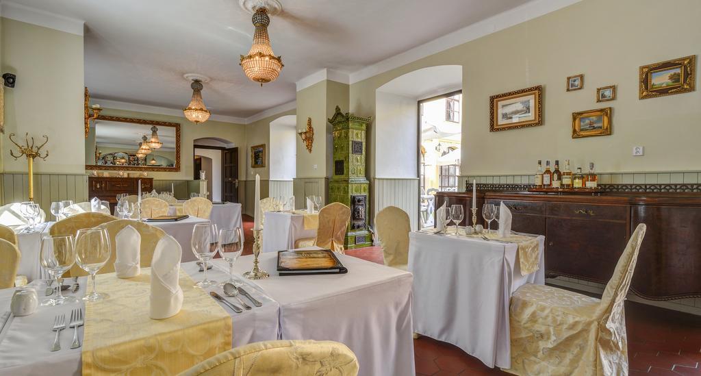 Chateau Hostacov Hotel Buitenkant foto