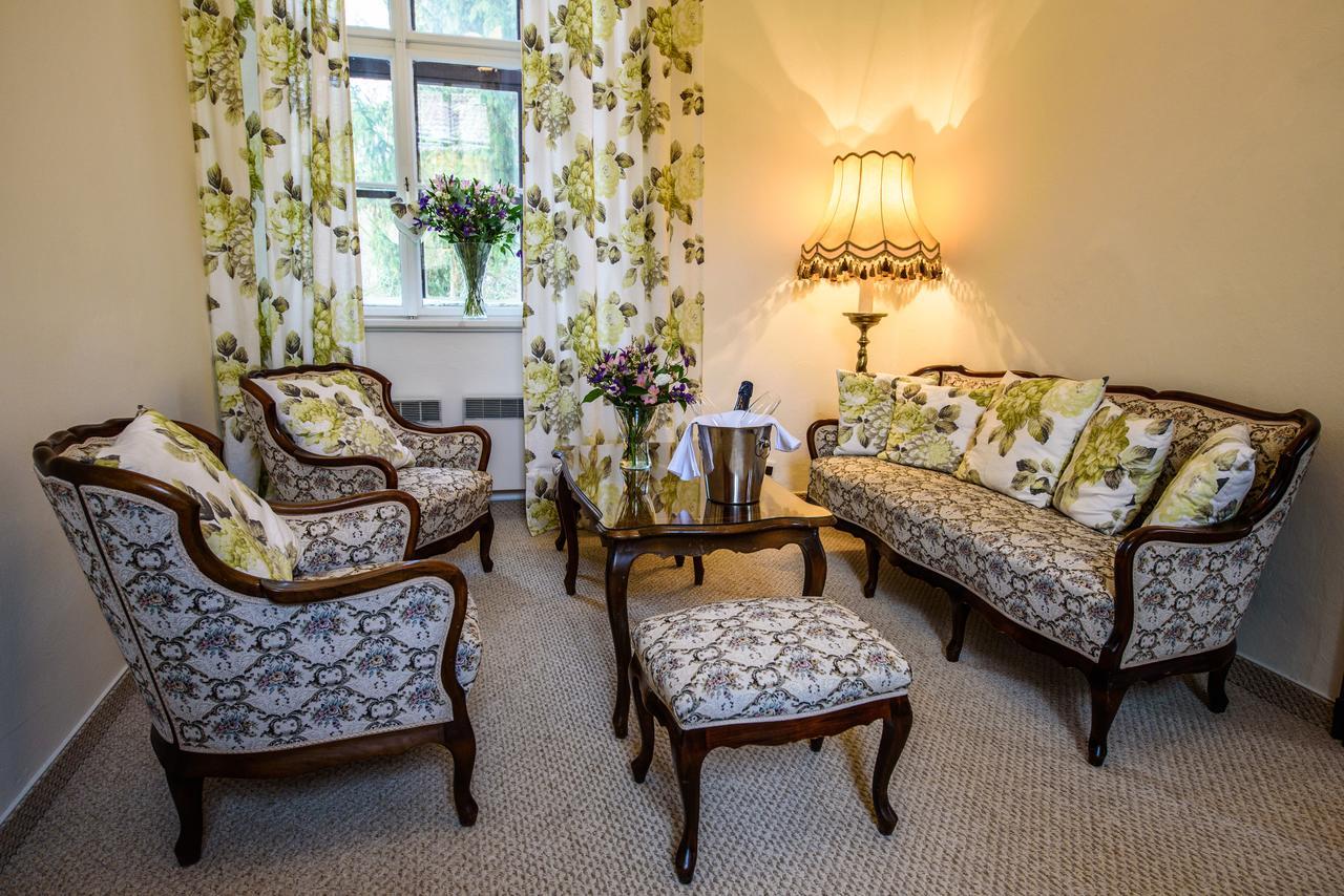 Chateau Hostacov Hotel Buitenkant foto