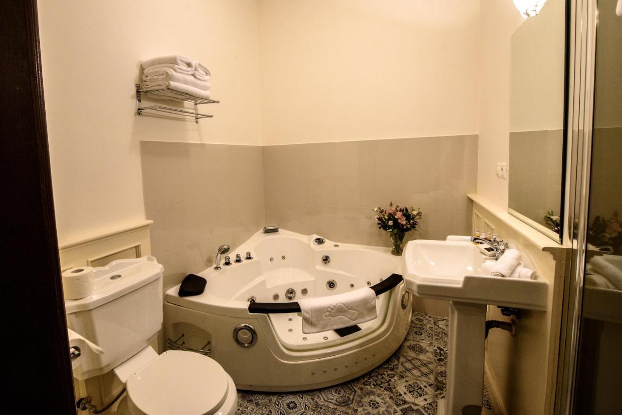 Chateau Hostacov Hotel Buitenkant foto