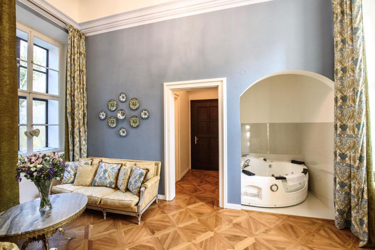 Chateau Hostacov Hotel Buitenkant foto