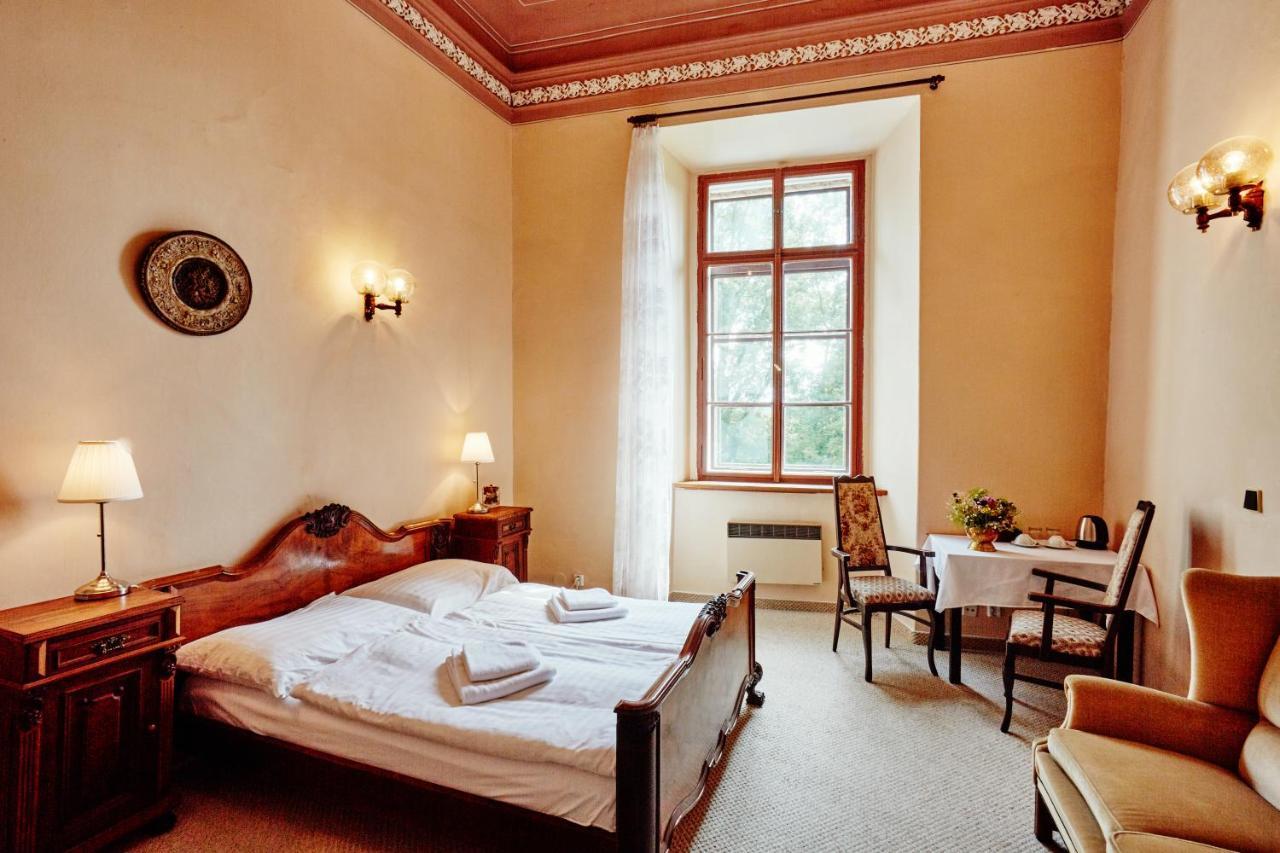 Chateau Hostacov Hotel Buitenkant foto